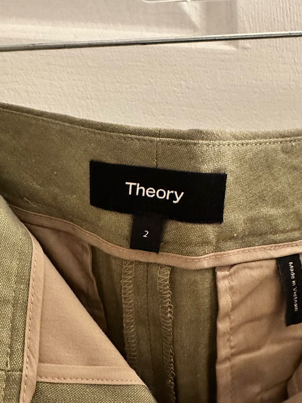 Theory Olive High-Rise Linen-Blend Shorts - Picture 3 of 4